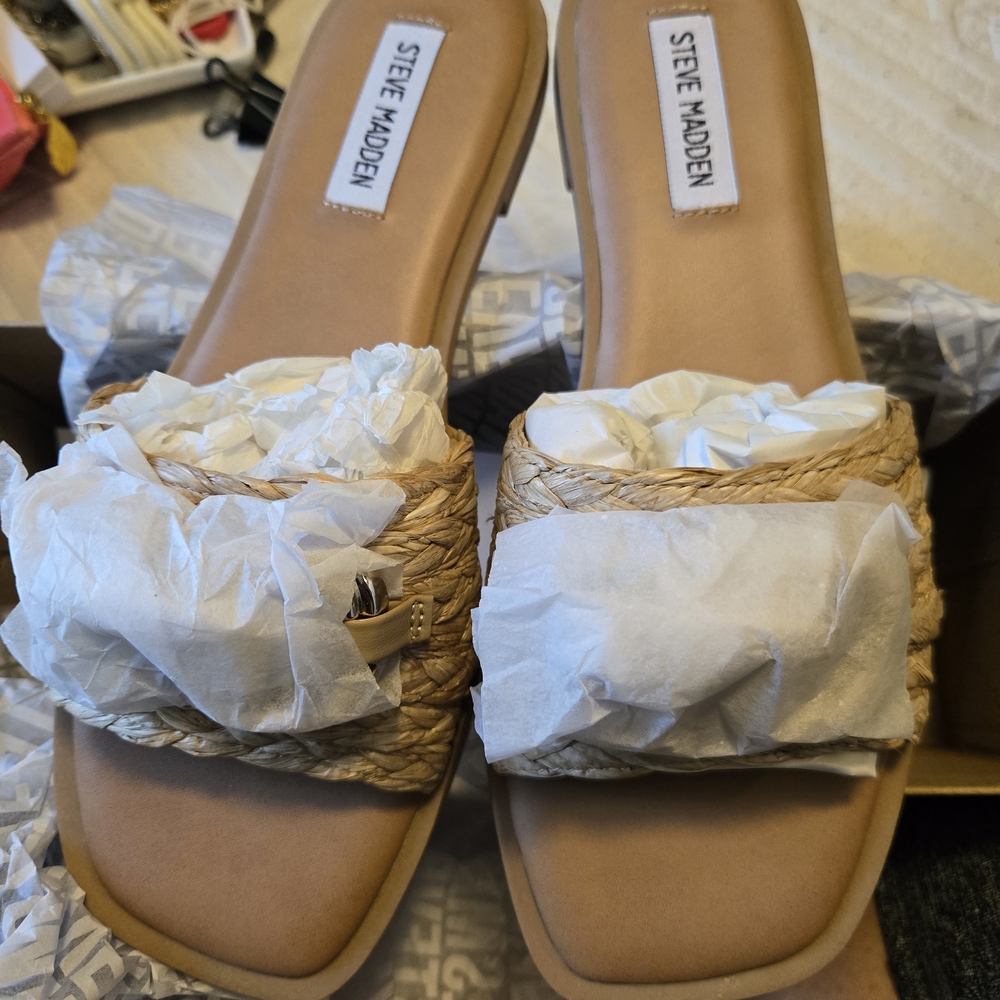 Steve Madden GENE Tan Sandals Chic Comfort